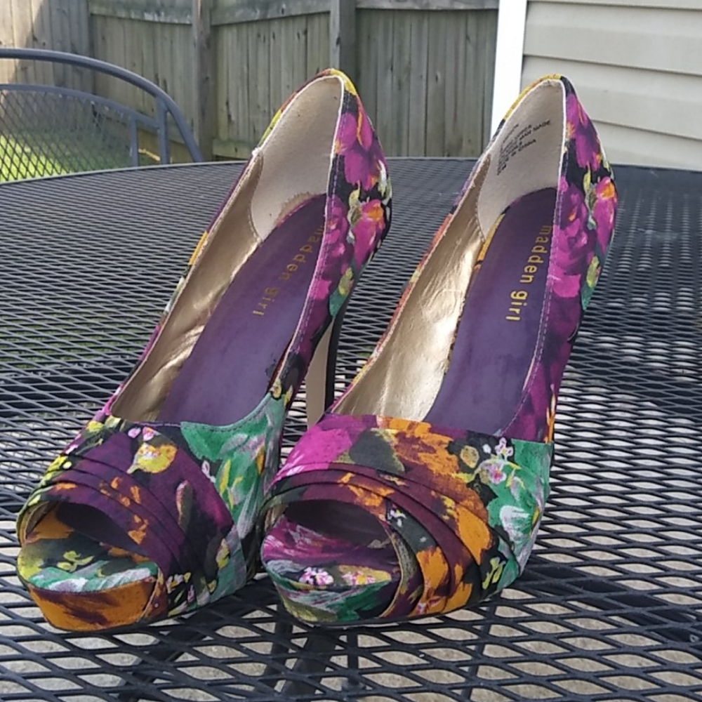 Madden Girl Landon Floral Peep-Toe Pumps  romantic fairy size 8